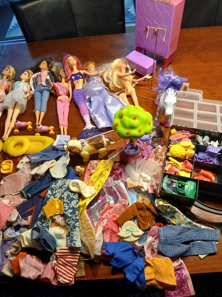 Grote set met barbie poppen en accessoires 3 mattel € 40.00, Kinderen en Baby's, Ophalen of Verzenden, Barbie