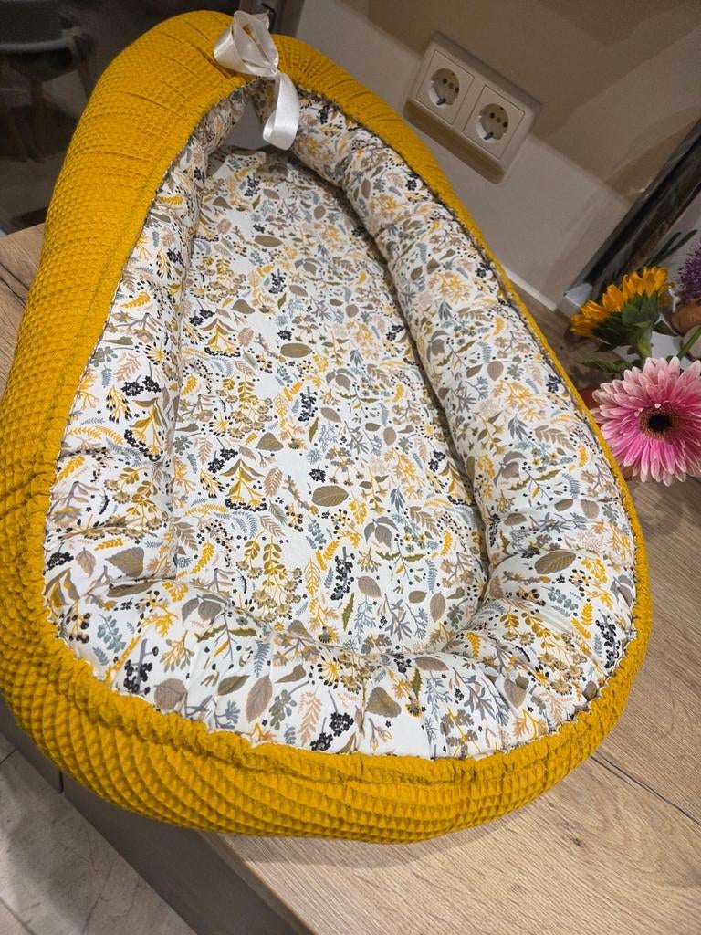 Babynestje geel met bloemenprint - Zo goed als nieuw, Ophalen of Verzenden, Zo goed als nieuw