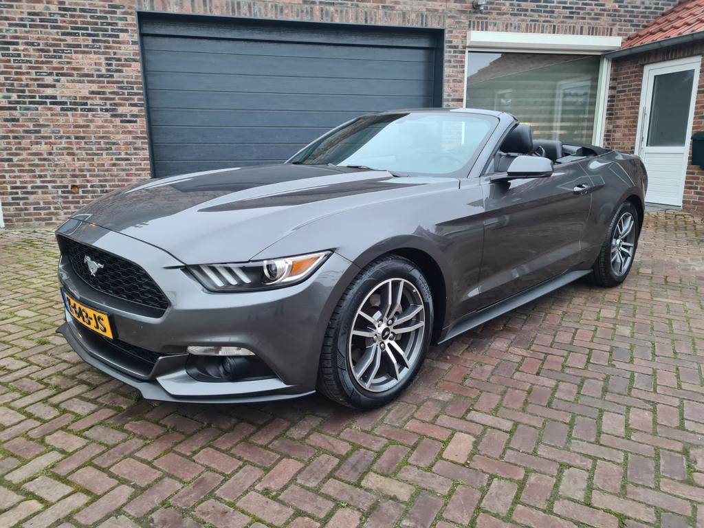 Ford Mustang Convertible 2.3 EcoBoost Zeer mooi!! dealer ond, Auto's, Automaat, Achterwielaandrijving, Zwart, 4 cilinders