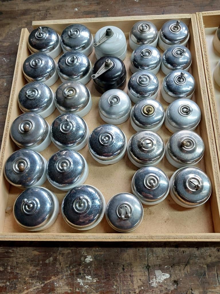 Oude schakelaar en oude plafon rozet, Ophalen of Verzenden