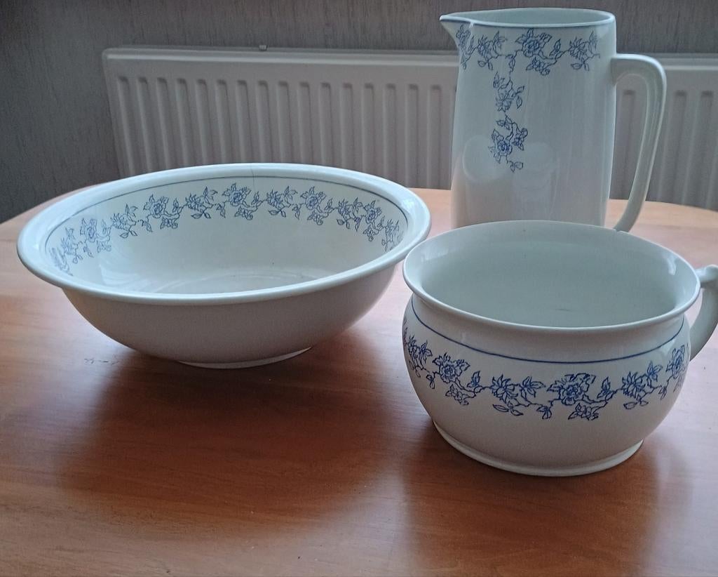 Waskom, kan en po met blauw bloemenpatroon, Ophalen
