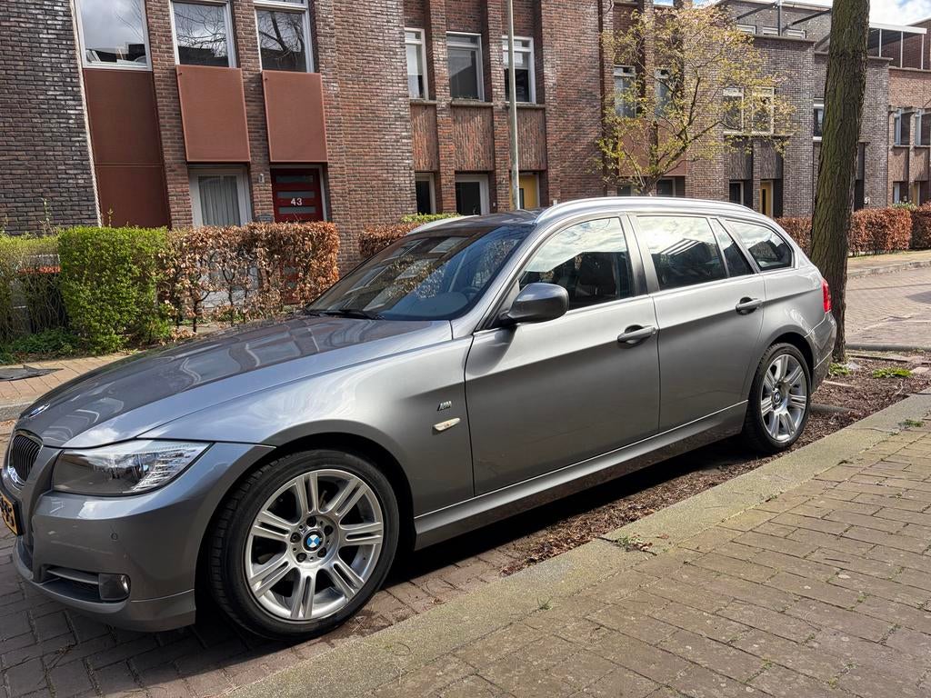 BMW 3-Serie 3.0 I 325 Touring 2010 Grijs, 745 kg, Achterwielaandrijving, 1465 kg, 2996 cc