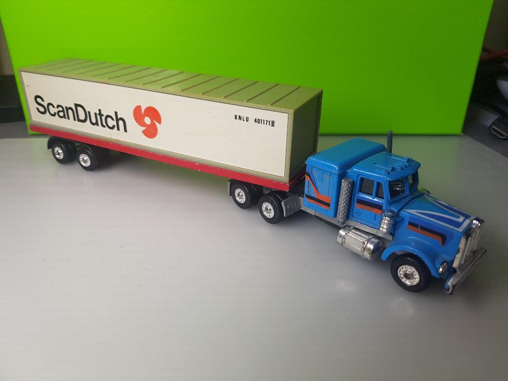 Playart - Kenworth W900 Truck ScanDutch [blauw] 1/64, Hobby en Vrije tijd, Ophalen of Verzenden, Gebruikt, Bus of Vrachtwagen