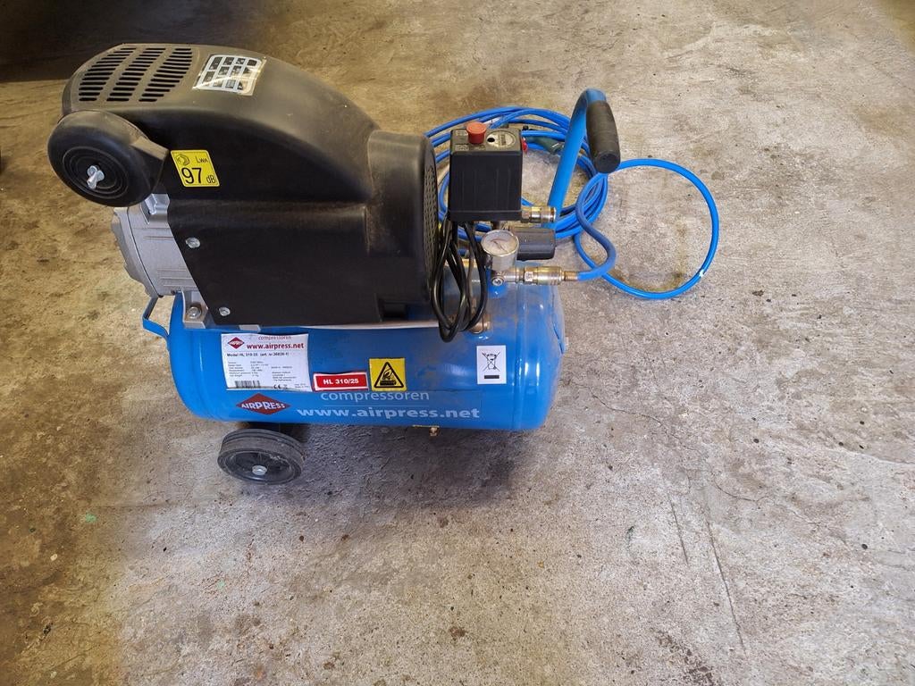 Te koop compressor, Doe-het-zelf en Verbouw, Compressors, Ophalen, 6 tot 10 bar, Zo goed als nieuw, Minder dan 200 liter/min