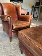 Exclusieve Royale schapenleren oorfauteuil met hocker., Ophalen, ., ., .
