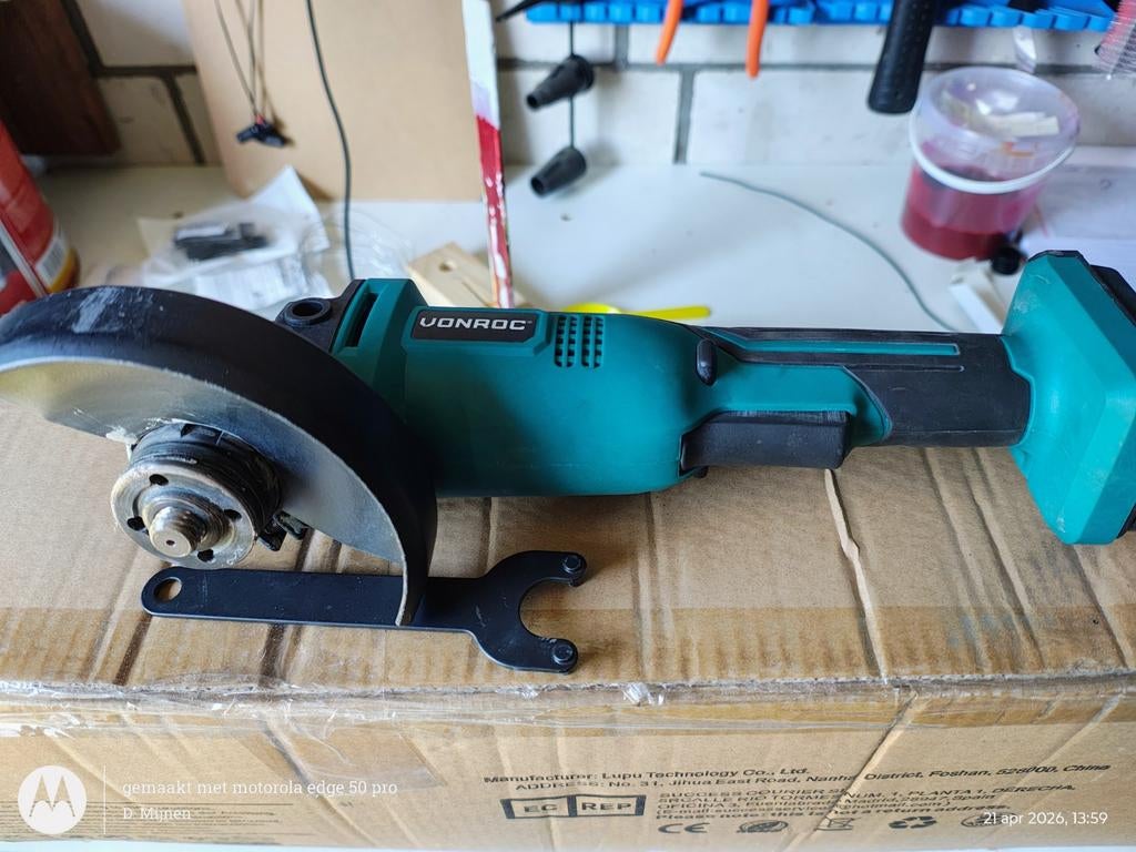 Haakse slijper op accu., Ophalen, Zo goed als nieuw, Minder dan 700 watt, Haakse handslijpmachine