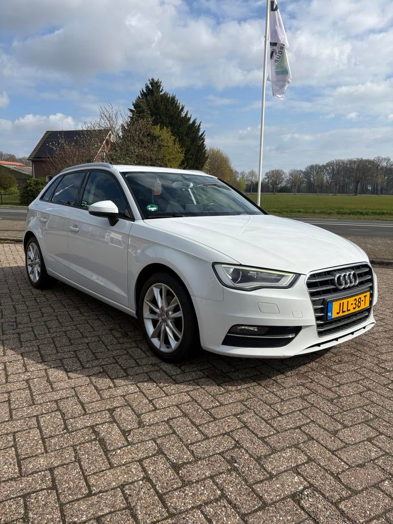 Audi A3 1.4 Tfsi 90KW Sportback 2014 Wit, Auto's, Voorwielaandrijving, Stof, Zwart, 4 cilinders