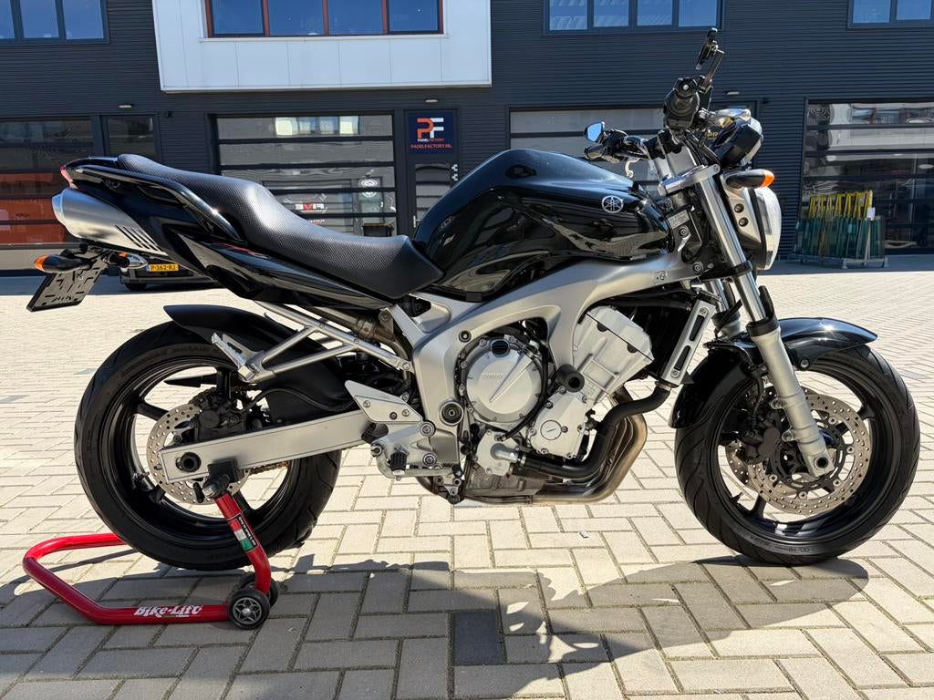 Yamaha FZ6 Naked Bike - Zwart, Goed Onderhouden, 4 cilinders, Motorrijbewijs A, Gebruikt, Particulier