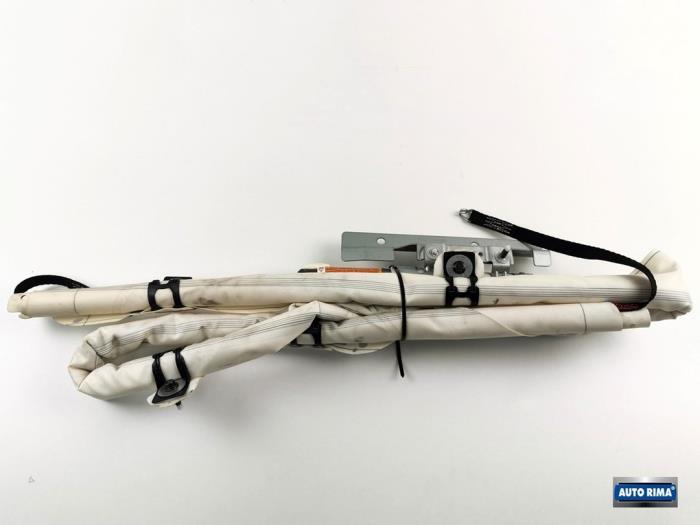 Airbag hemel links van een Volvo XC60