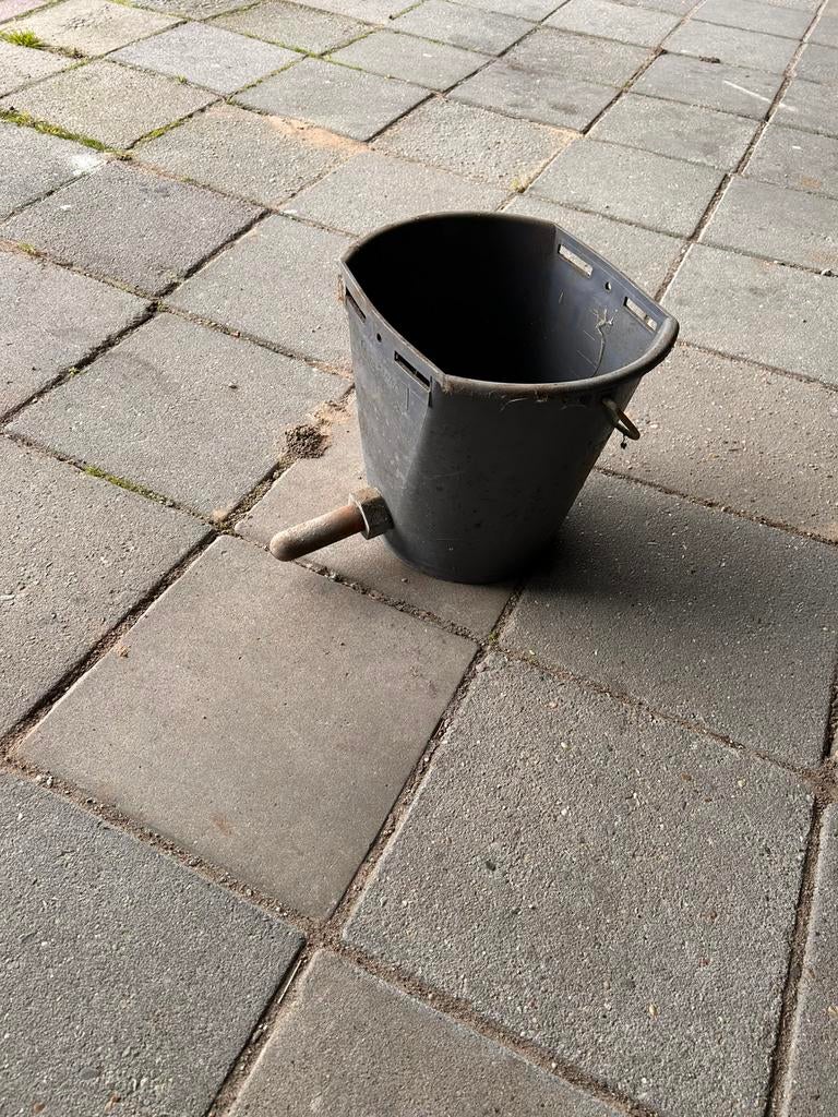 Kalf drink emmer, Ophalen