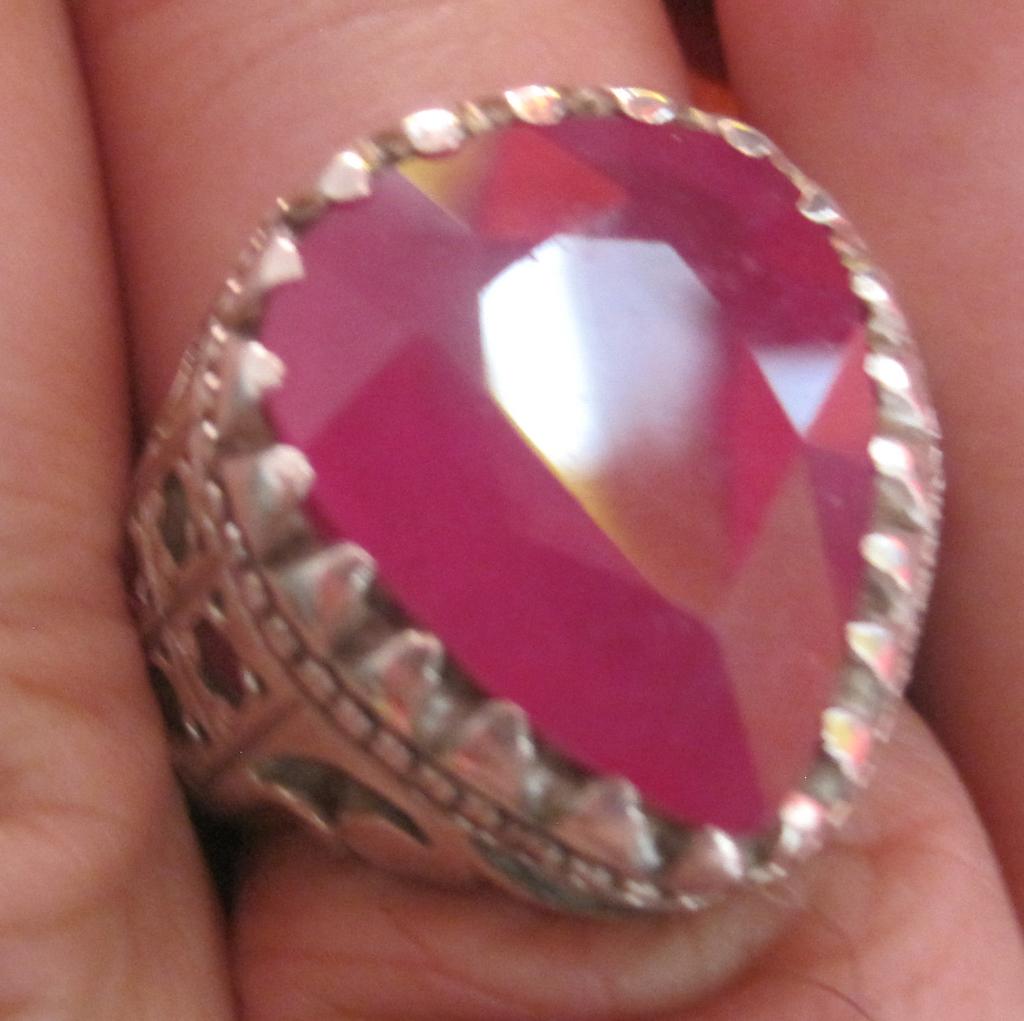 Robijn 25 krt %100 natuurlijk mooie design ring ZELDZAAM, Ophalen, 18 tot 19, Zo goed als nieuw, Dame of Heer