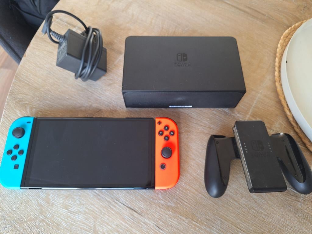 Nintendo Switch OLED als nieuw compleet, Spelcomputers en Games, Games | Nintendo Switch, S, Overige genres, 1 speler, Ophalen of Verzenden