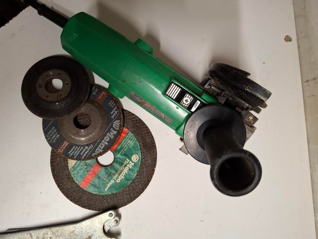 Slijptol Hitachi met slijpschijven, Ophalen of Verzenden, Gebruikt, Minder dan 700 watt, Haakse handslijpmachine
