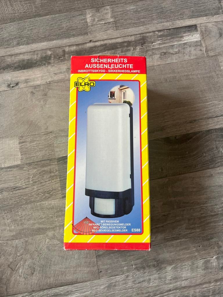 Elro buitenlamp met bewegingsmelder, Wandlamp, Nieuw, Ophalen of Verzenden, Netvoeding