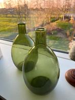 Set van twee mooie groene glazen vazen flessen, Ophalen of Verzenden, Minder dan 50 cm, Groen, Glas