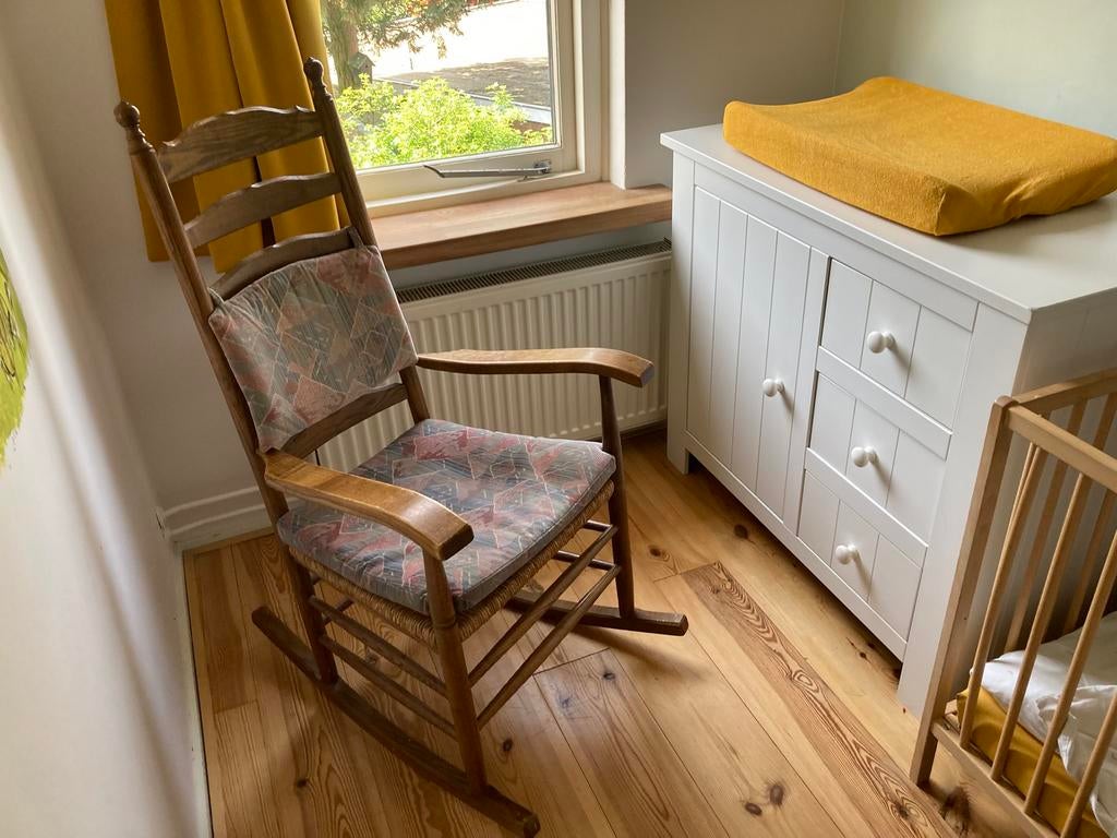 Klassieke houten schommelstoel met rieten zitting, Kinderen en Baby's, Ophalen, Gebruikt, Stoel