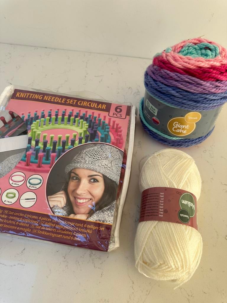 Wol met een object, Hobby en Vrije tijd, Ophalen, Zo goed als nieuw