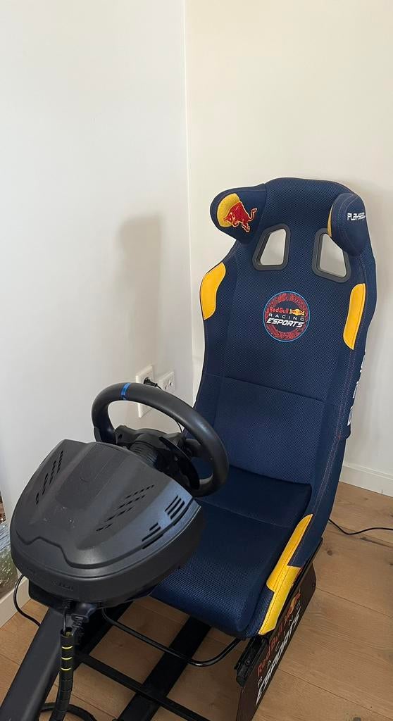 Redbull playseat met Thrustmaster racestuur,  Pedalen defect, Ophalen, Zo goed als nieuw, Playseat of Racestoel