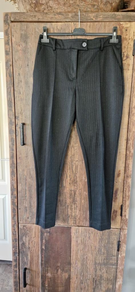 Broek/pantalon

ICHI

Zwart met een fijn glitter streepje, Kleding | Dames, Broeken en Pantalons, Maat 38/40 (M), Zwart, Ophalen of Verzenden