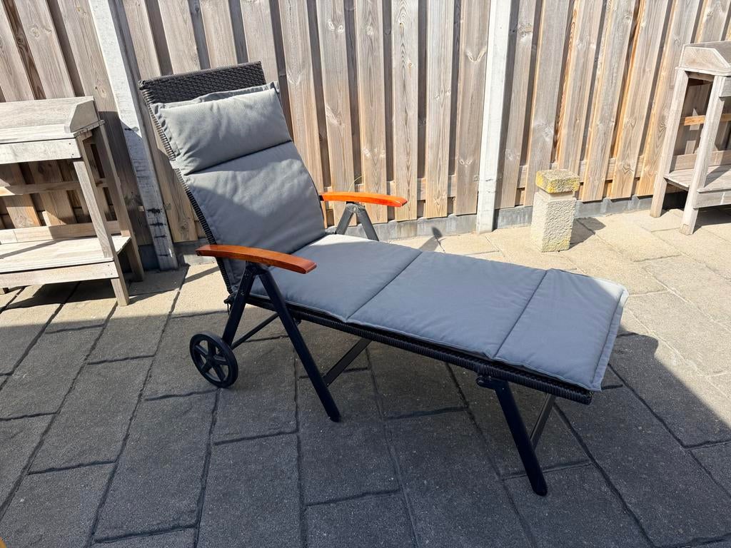 Comfortabele ligbed met kussen - Florabest, Ophalen, Gebruikt, Wicker, Verstelbaar