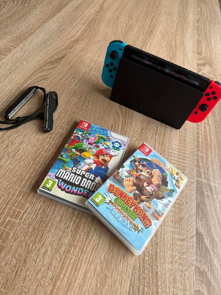 Nintendo Switch met 2 games, oplader en HDMI kabel, Ophalen, Met 2 controllers, Switch Original, Gebruikt
