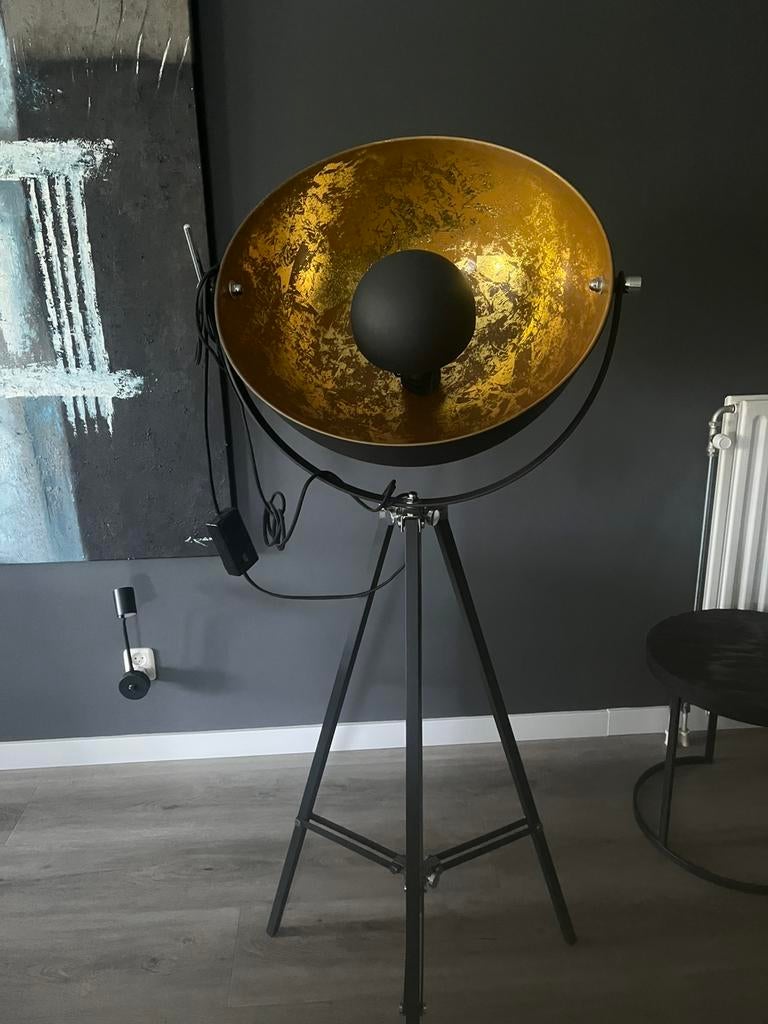 Zwarte vloerlamp, Huis en Inrichting, Lampen | Vloerlampen, Ophalen of Verzenden, Zo goed als nieuw, Metaal, 150 tot 200 cm