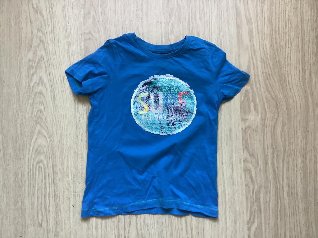 vrolijk blauw t-shirt met verwisselbare print maat 116, Kinderen en Baby's, Kinderkleding | Maat 116, Ophalen of Verzenden, Zo goed als nieuw