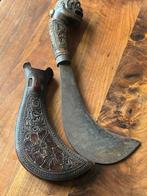 Tribale tradioneel mes met bewerkt handvat en schede, Ophalen of Verzenden