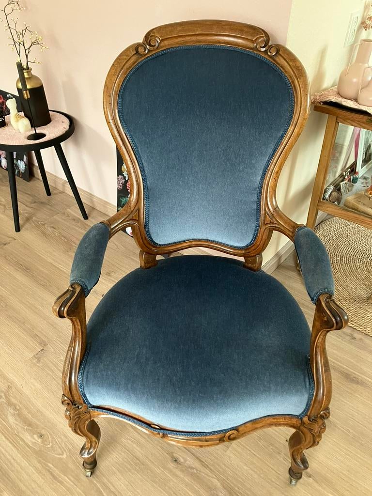 Armchair France, Ophalen