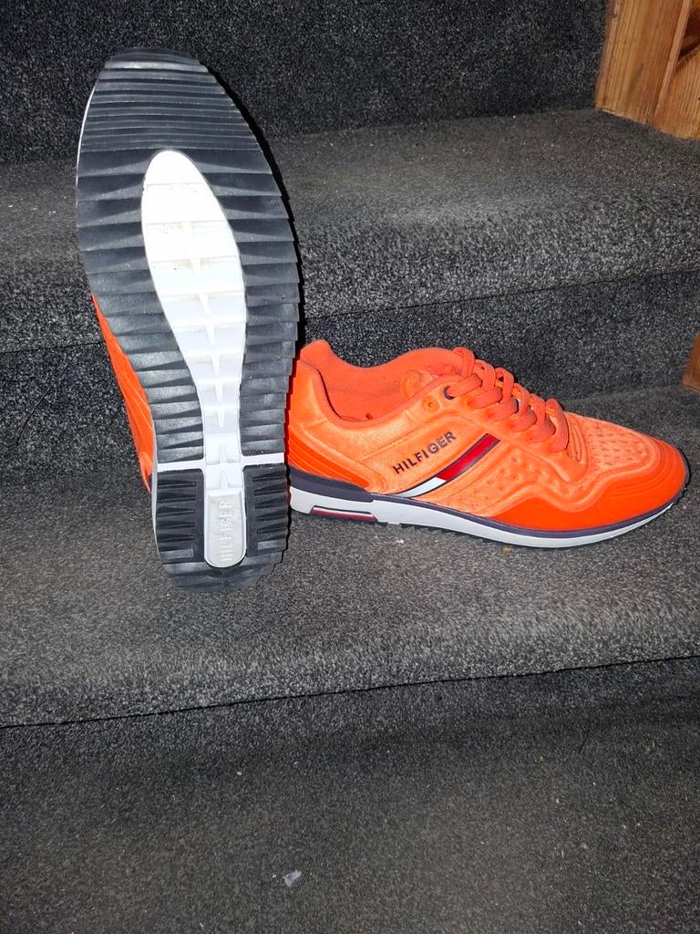 Nieuwe oranje Tommy Hilfiger sneakers maat 43, Kleding | Heren, Schoenen, Ophalen of Verzenden, Nieuw, Overige kleuren