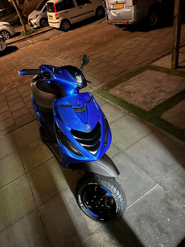 Piaggio zip 70cc 2T, Fietsen en Brommers, Scooters | Piaggio, Ophalen, Zo goed als nieuw, Tweetakt, Zip