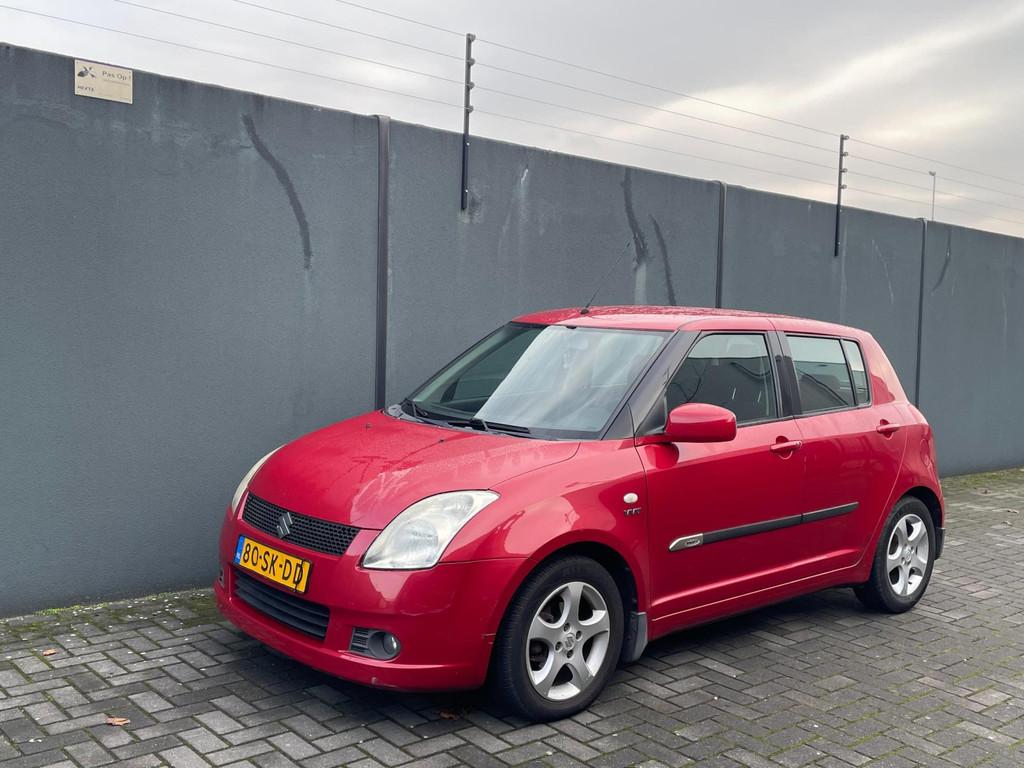 Suzuki Swift 1.5 AIRCO-RIJDT GOED-5DRS-KEYLESS GO-APK 6-2026, Auto's, Voorwielaandrijving, Zwart, 4 cilinders, 400 kg
