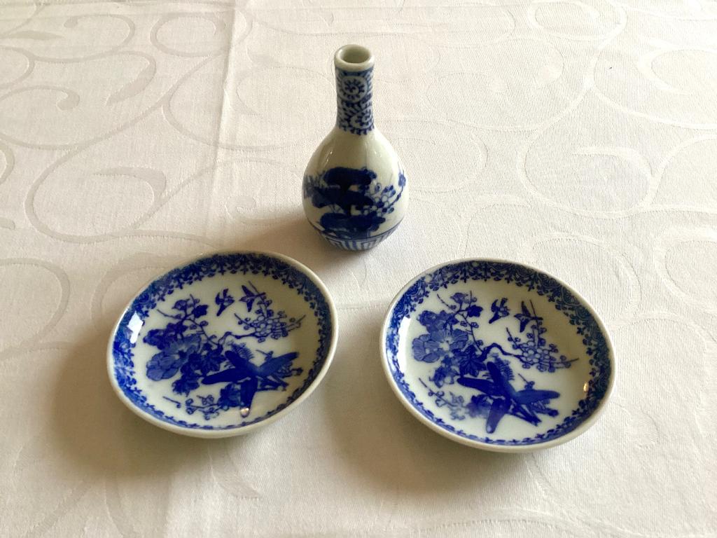 2 Fraaie schoteltjes en mini flesvaasje Japans porselein!, Ophalen of Verzenden