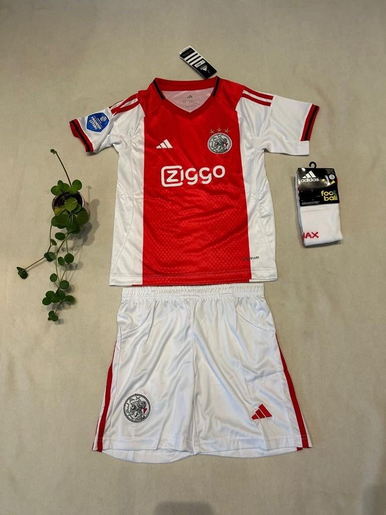 Ajax kids teneu 2025-26 (maat 140), Sport en Fitness, Voetbal, Maat XS of kleiner, Verzenden, Nieuw, Shirt