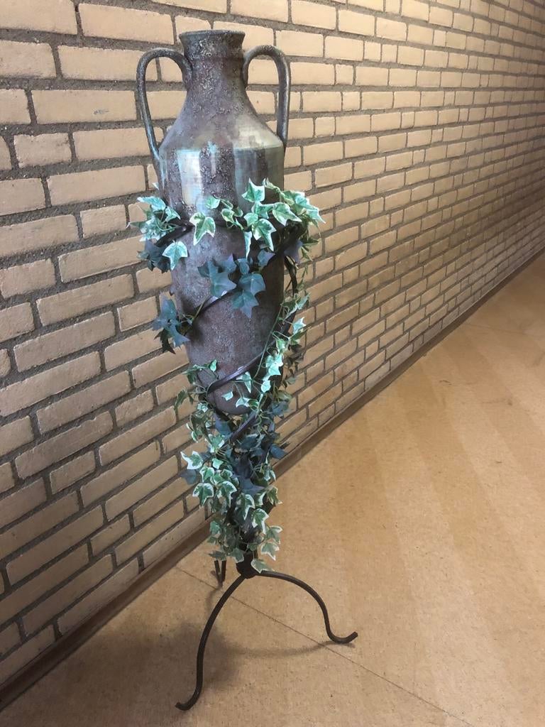 Amfoor kruik op ijzeren standaard met klimop, Ophalen, Gebruikt, Overige kleuren, Aardewerk of Porselein