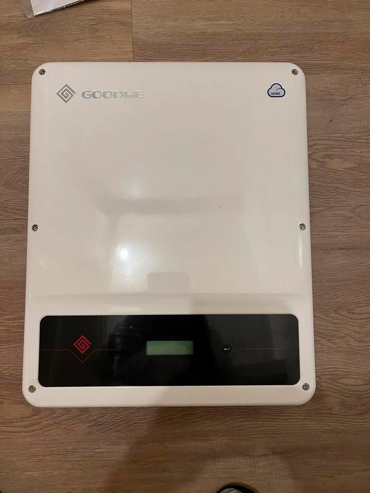Goodwe GW8K-DT 3-fasen omvormer met Wifi box, Doe-het-zelf en Verbouw, Zonnepanelen en Toebehoren, Zo goed als nieuw, Overige typen