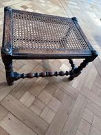 Antiek houten voetenbankje met riet, Minder dan 50 cm, Gebruikt, Vierkant, Ophalen of Verzenden