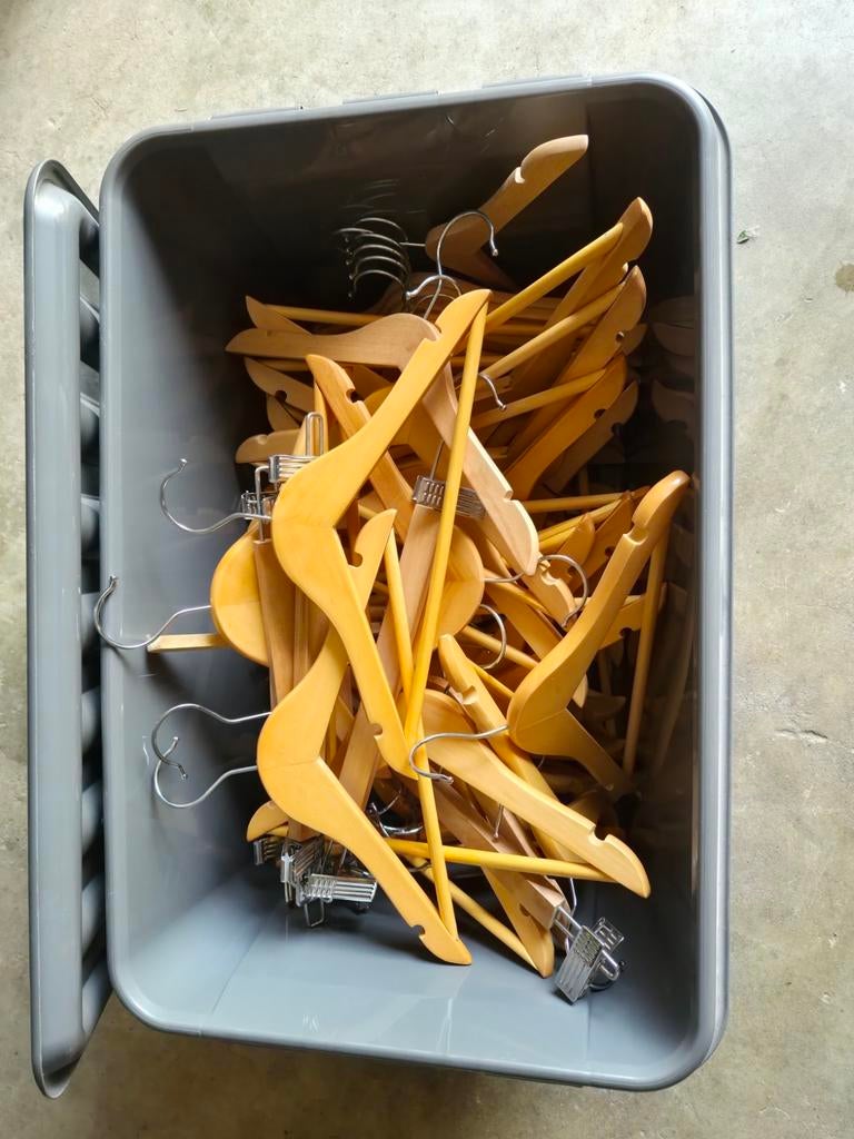 Kleerhangers voor kinderen - Houten kledinghangers, Kleding | Dames, Kledinghangers, Ophalen of Verzenden, Gebruikt, Hout, Kinderen