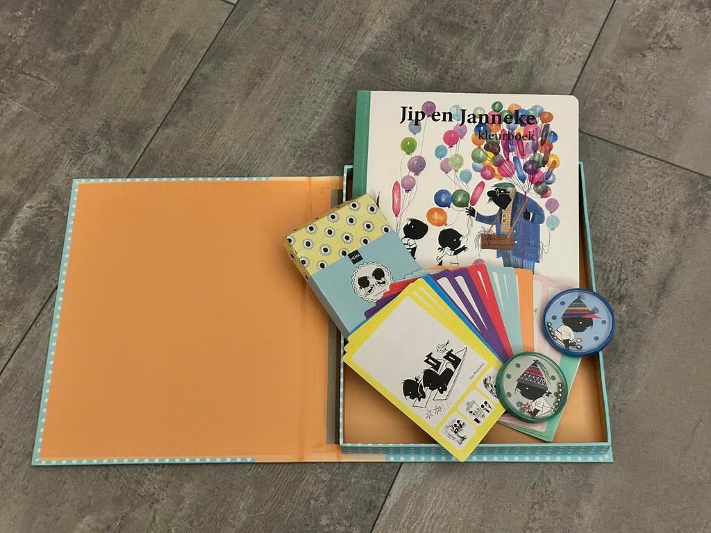 Jip en Janneke kadodoos met kwartet kleurboek 2 spelletjes, Ophalen of Verzenden, Zo goed als nieuw
