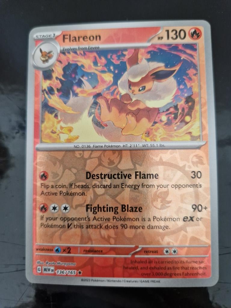 Flareon Reverse Holo 136/165 Pokémon 151 Mew, Ophalen of Verzenden, Zo goed als nieuw, Losse kaart, Foil