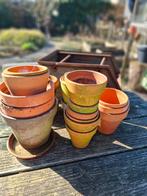 Partij oude terracotta kweekpotten en ijzeren bak, Ophalen, Gebruikt, Rond, Minder dan 40 cm