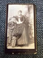 CDV, Vrouw, A.L. PREUNIGER, VLISSINGEN, Carte de Visite 1, Ophalen of Verzenden, Voor 1940, Gebruikt, Foto