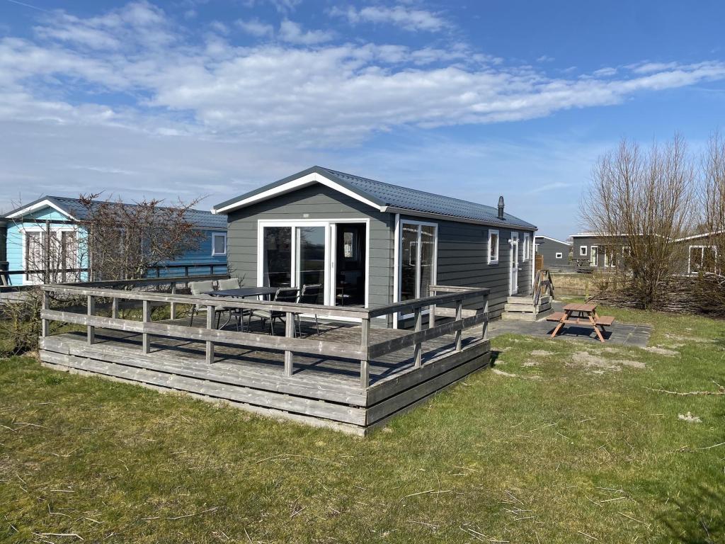 Chalet te koop zonder staanplaats in Lauwersoog! R#52R, Caravans en Kamperen, Stacaravans, Tot en met 5