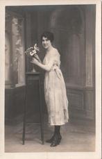 fotokaart  -   dame, Verzenden, Voor 1940, Zo goed als nieuw, Klederdracht