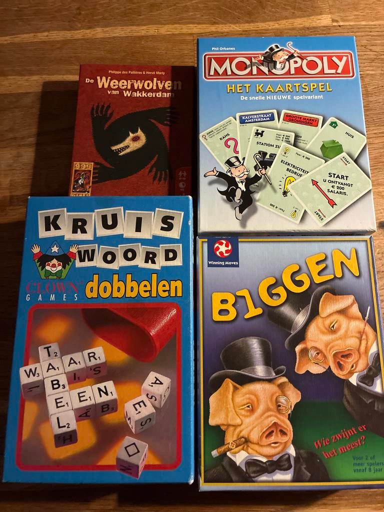 4 spelletjes: Weerwolven, Monopoly Kaartspel, Kruiswoord, Bi, Hobby en Vrije tijd, Gezelschapsspellen | Bordspellen, Drie of vier spelers
