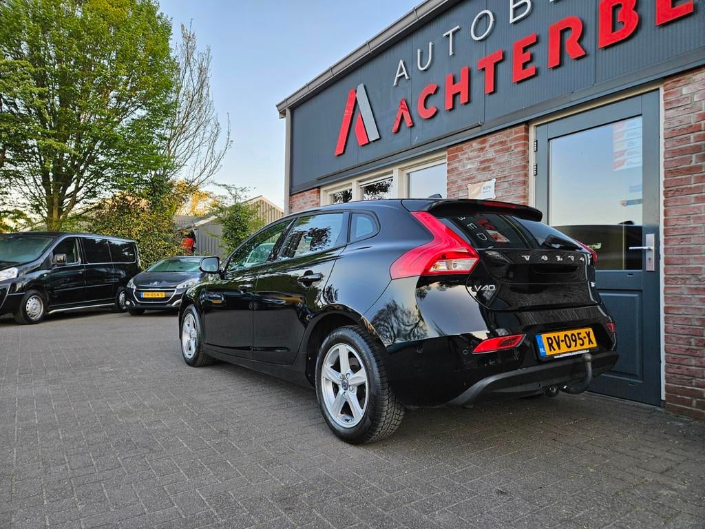 Volvo V40 2.0 T2 Momentum Trekhaak! Airco/Clima! Cruise Cont, Auto's, Voorwielaandrijving, Gebruikt, Euro 6, 4 cilinders
