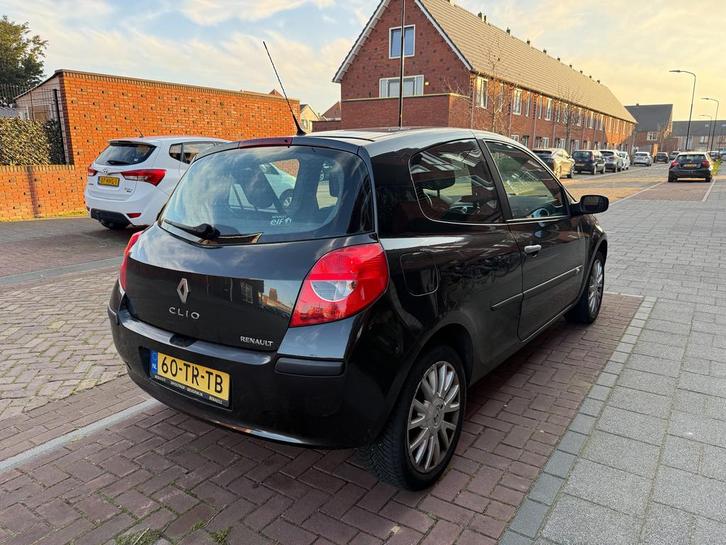 Renault Clio 1.6 Dynamic 2007 Zwart | Airco | Lage km!, Auto's, Renault, Particulier, Clio, Benzine, C, Hatchback, Handgeschakeld