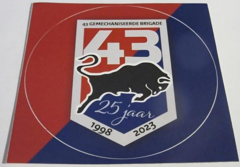 Gezocht: Sticker 25 jaar 43 Gemechaniseerde Brigade, Ophalen of Verzenden