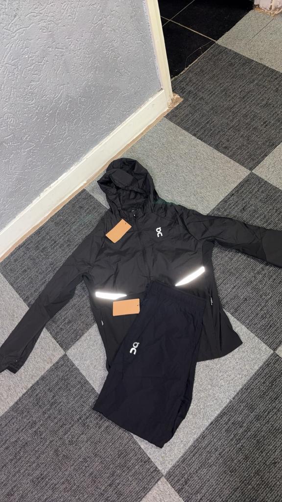 Oncloud trainings pak, Kleding | Heren, Sportkleding, Nieuw, Ophalen of Verzenden, Algemeen, Maat 48/50 (M)