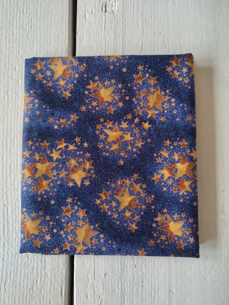 Prachtige quiltstof Sterren in de nacht, goud/blauw/kerst, Blauw, Nieuw, Ophalen of Verzenden, 30 tot 120 cm